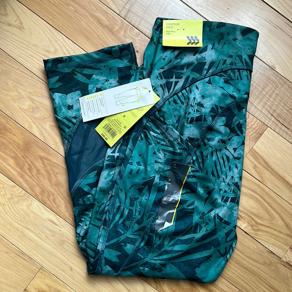 All in Motion High Rise Capri Small Curvy workout leggings contour pants green